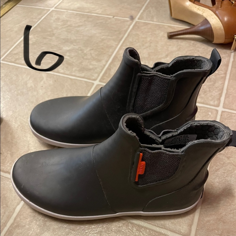 Size 6 sperry rain boots